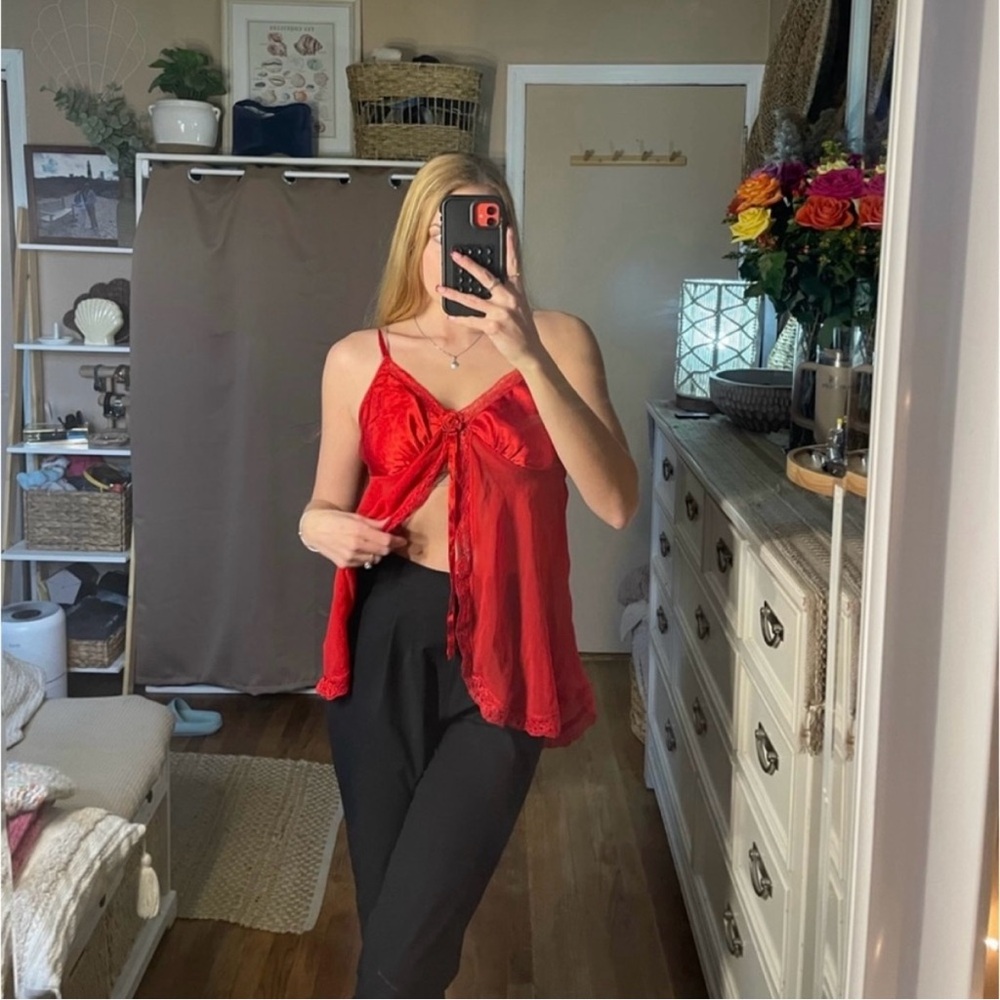 Vintage delicates red split front blouse tank top with rose details - Picture 6 of 16
